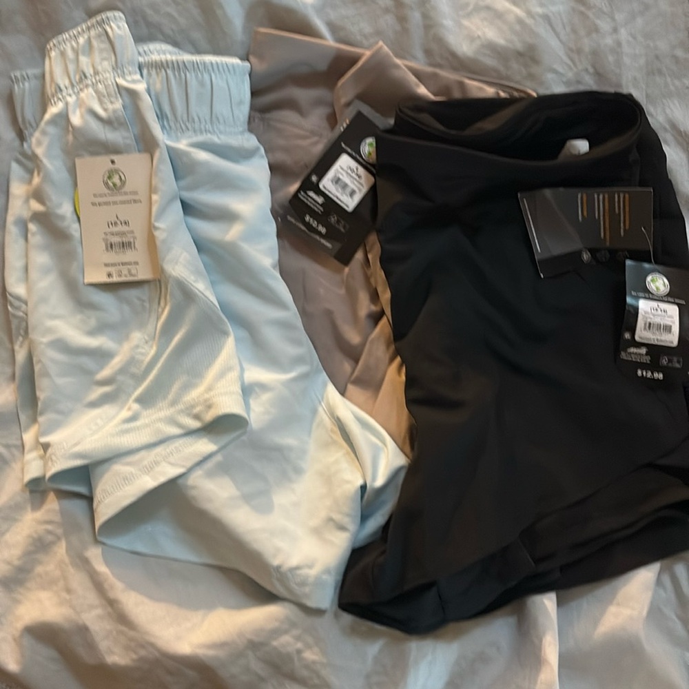 Walmart active short lot size L